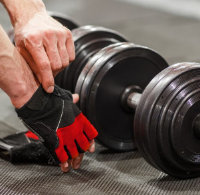 Guantes para entrenar en el gimnasio